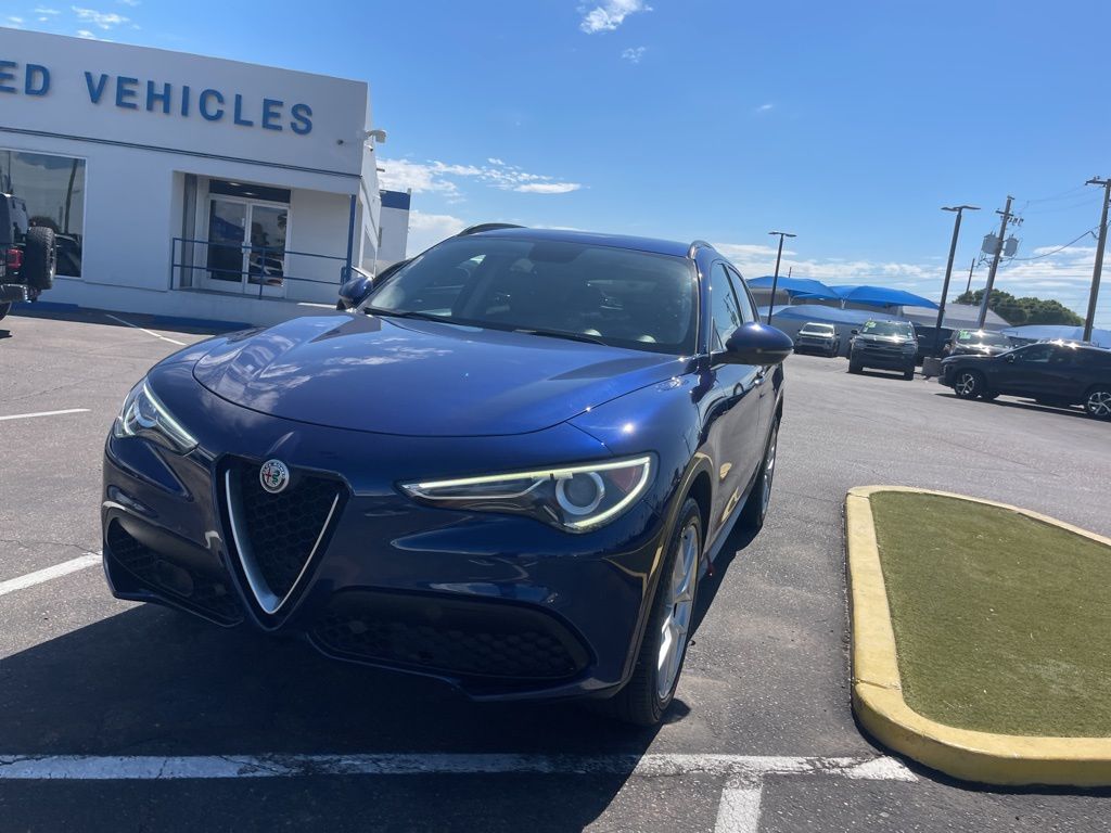 2018 Alfa Romeo Stelvio Base photo 6