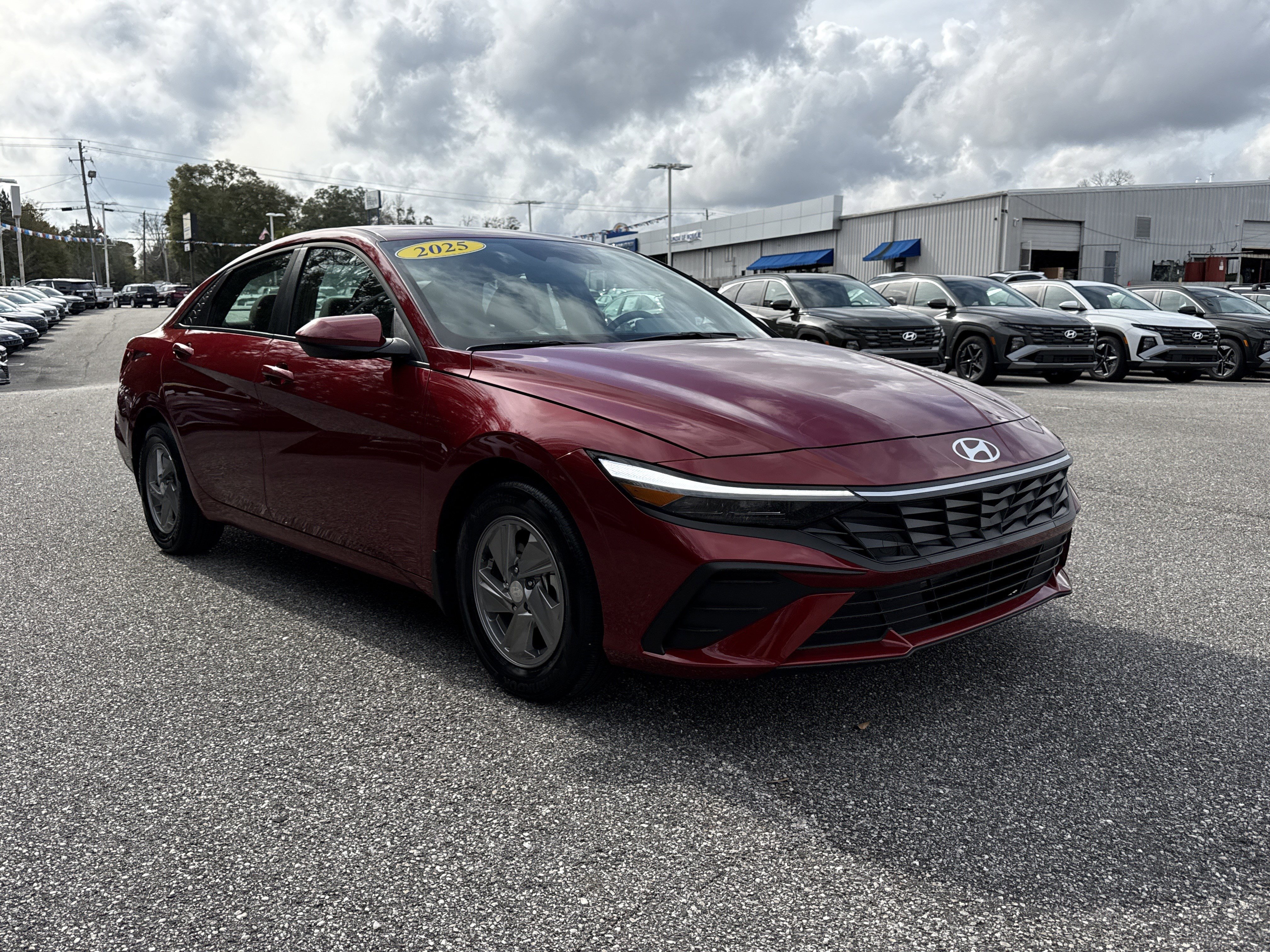 2025 Hyundai Elantra SE's photo