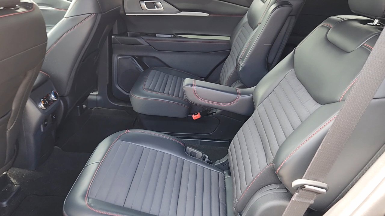2025 Ford Explorer ST-Line photo 22