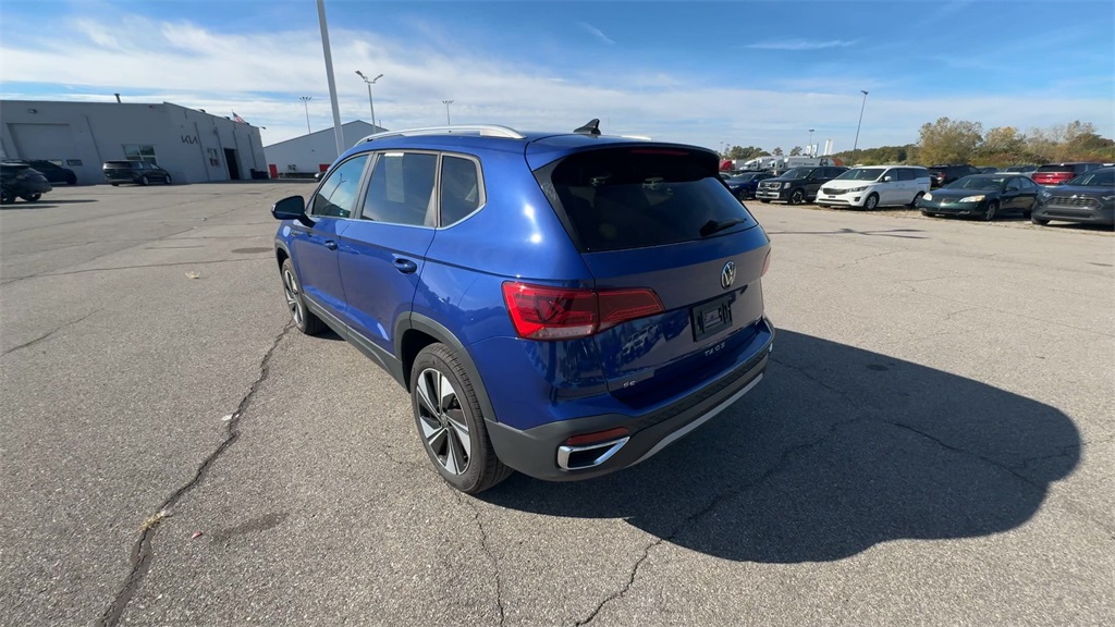 2024 Volkswagen Taos SE photo 2
