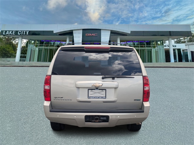 2014 Chevrolet Suburban 1500 LT photo 4