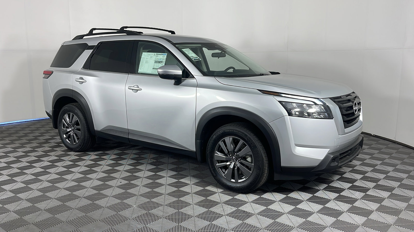 2025 Nissan Pathfinder SV photo 2