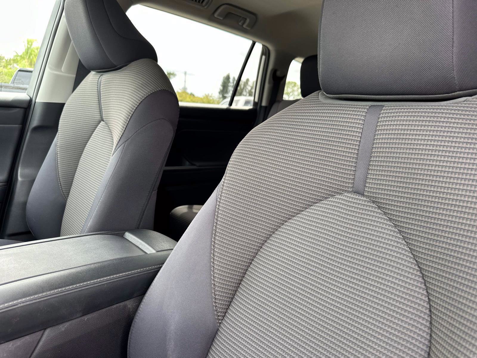 2022 Toyota Highlander LE Hybrid photo 20