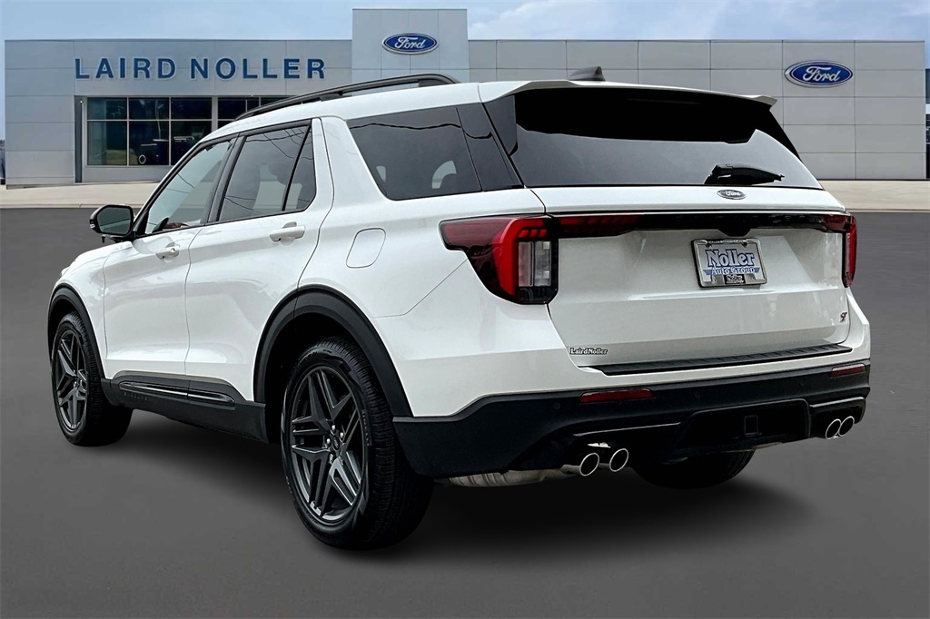 2025 Ford Explorer ST photo 3