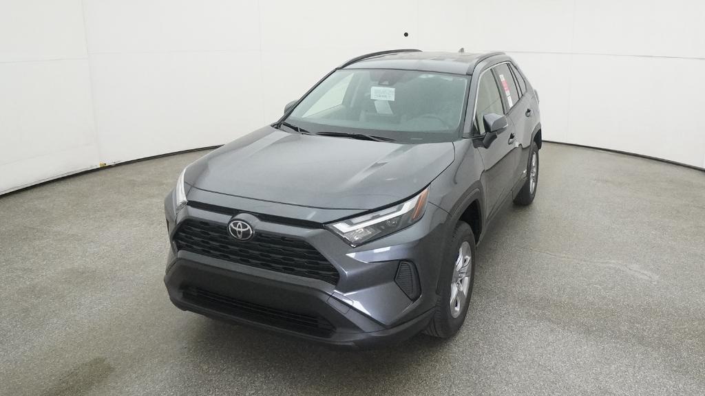 2025 Toyota RAV4 Hybrid XLE photo 5