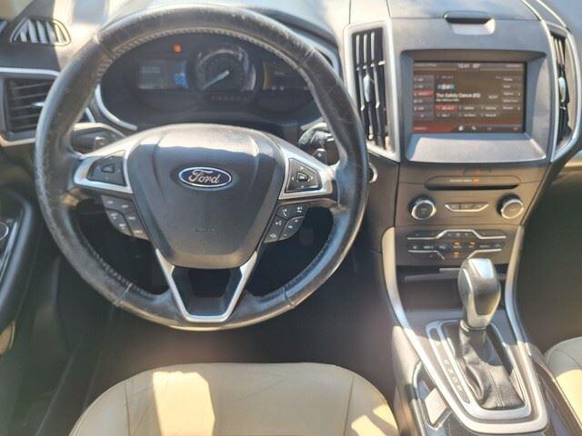 2015 Ford Edge SEL photo 16