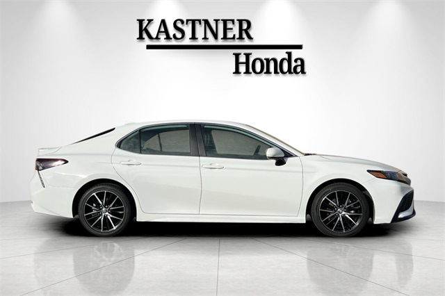 2024 Toyota Camry SE photo 2