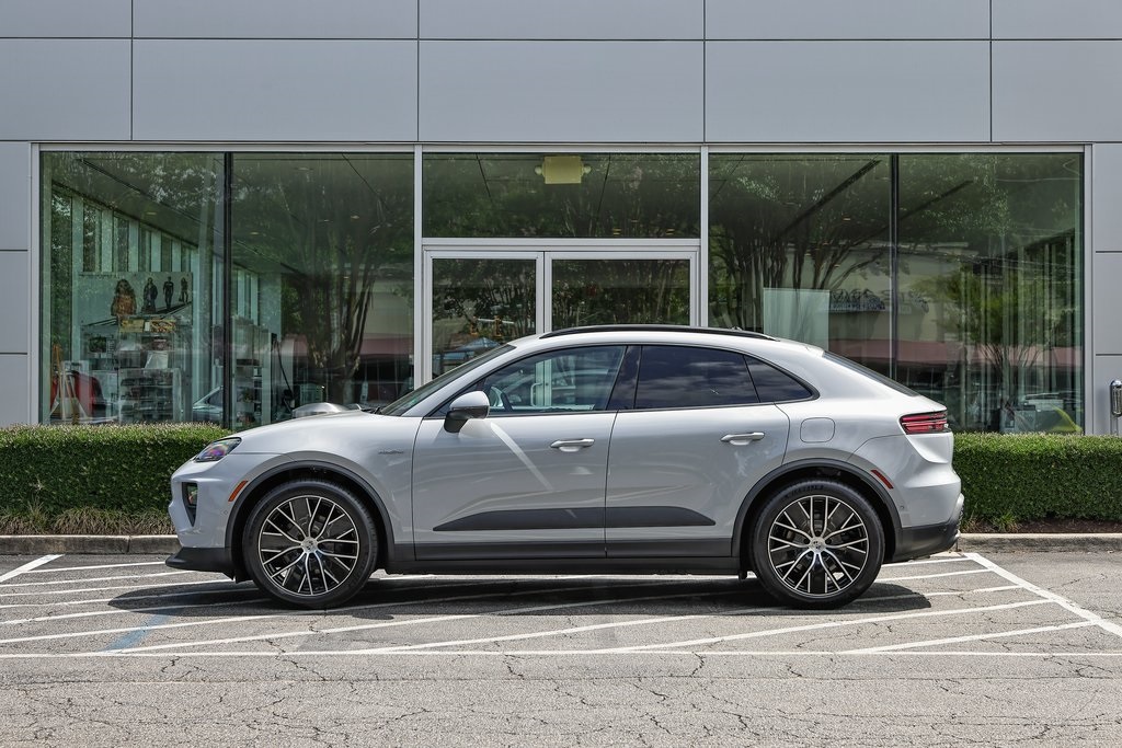 2025 Porsche Macan Electric photo 2