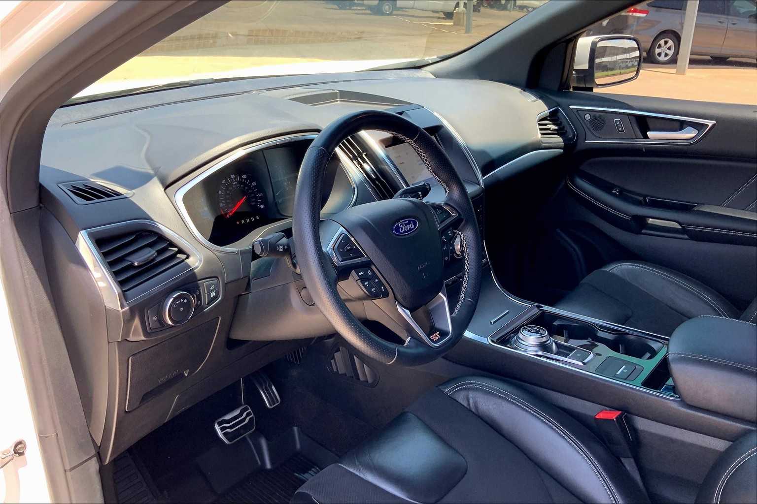 2020 Ford Edge ST photo 15