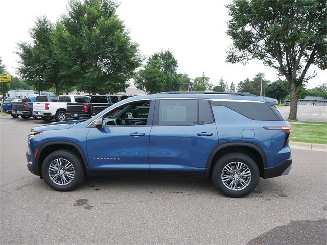 2024 Chevrolet Traverse High Country photo 2