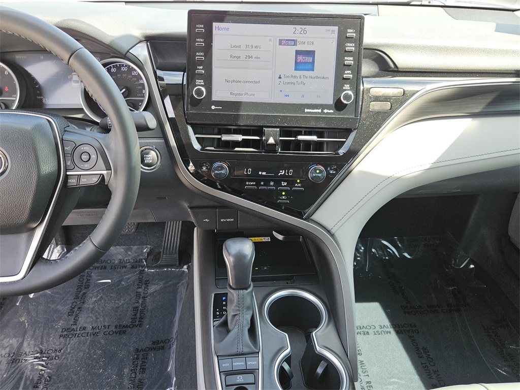 2022 Toyota Camry XLE photo 23