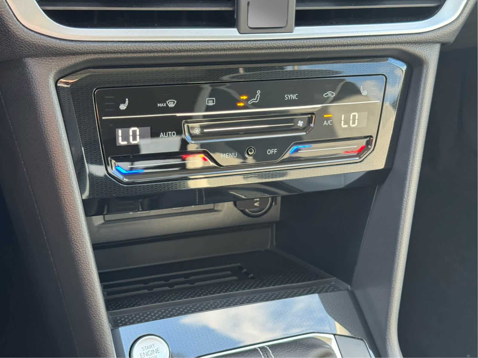 2025 Volkswagen Taos SE photo 19