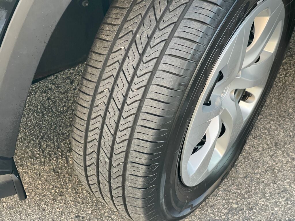 2019 Toyota RAV4 LE photo 21