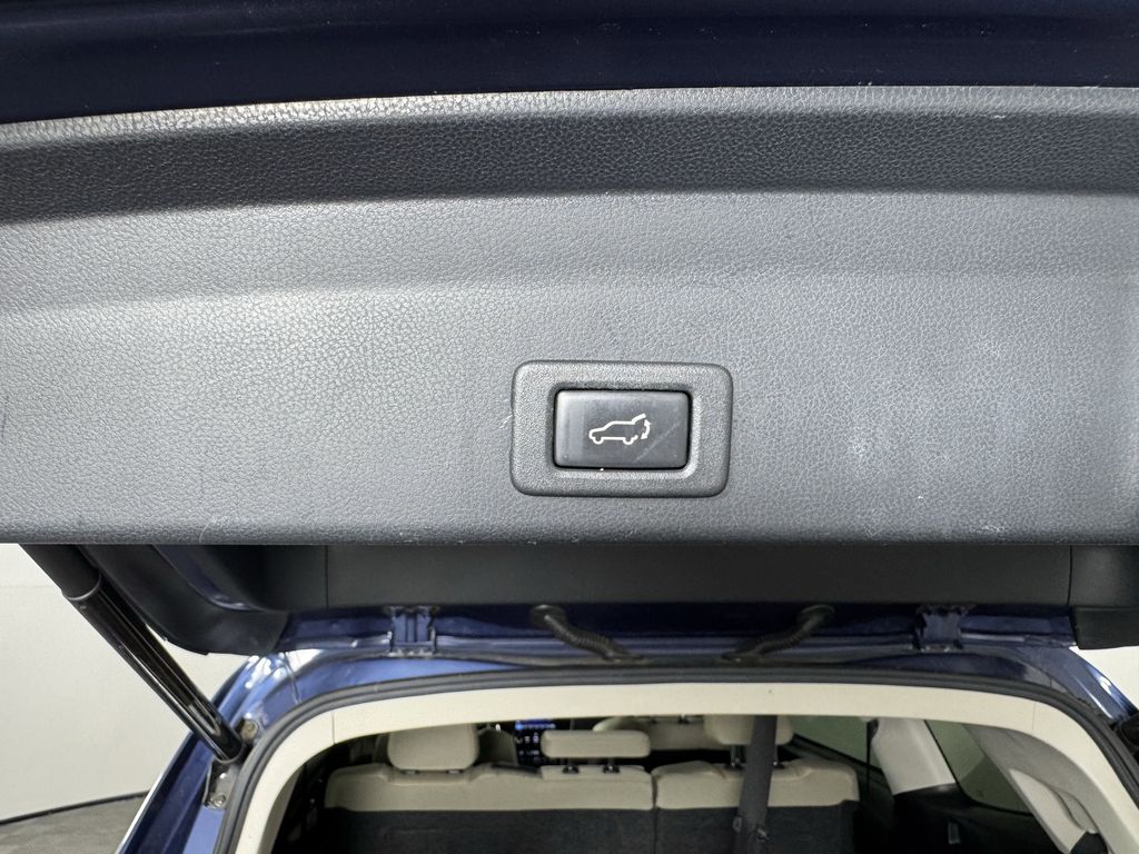 Used 2019 Blue Subaru Premium image 29