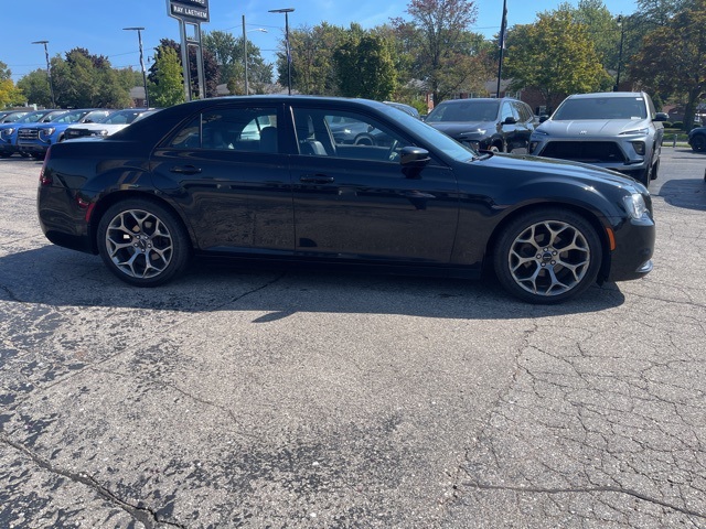 2016 Chrysler 300 S photo 4
