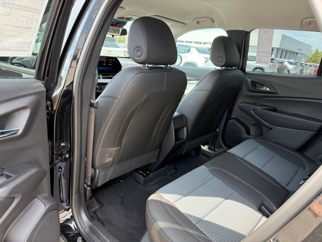 2025 Chevrolet Trax LT photo 12