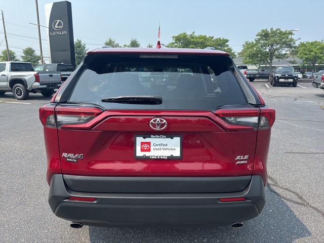 2022 Toyota RAV4 XLE photo 2
