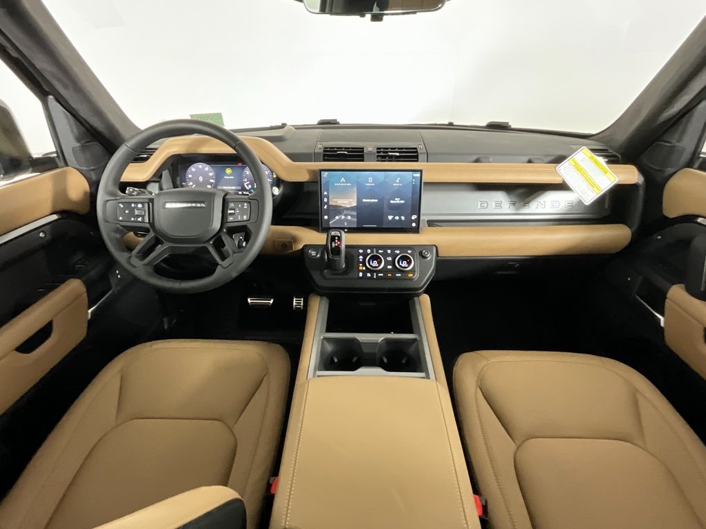 2025 Land Rover Defender 130 V8 photo 3