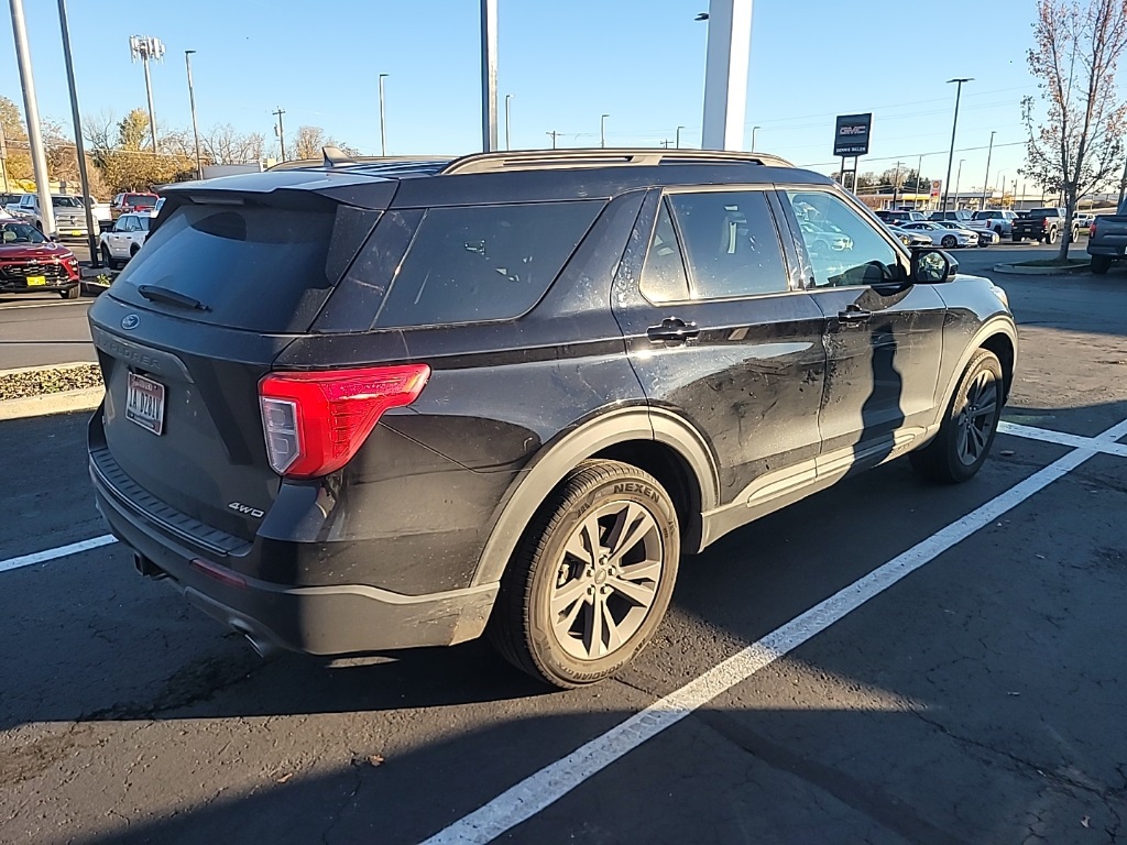 2022 Ford Explorer XLT photo 2