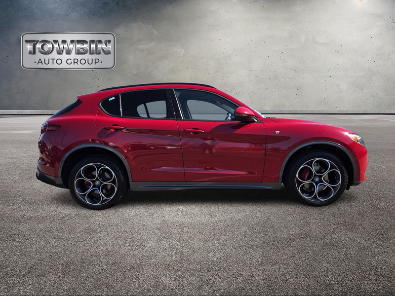 2022 Alfa Romeo Stelvio Ti photo 3