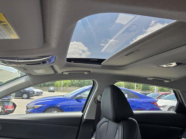 2025 Hyundai Elantra Limited photo 24