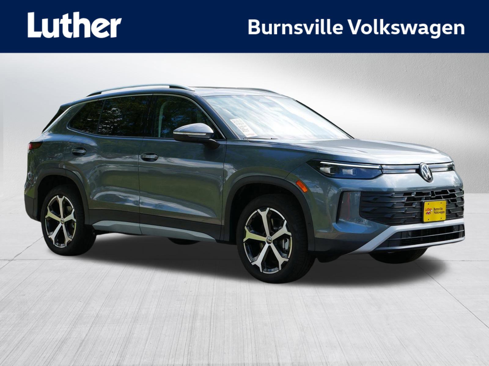 2025 Volkswagen Tiguan SE's photo