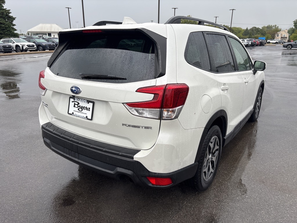 2021 Subaru Forester Premium photo 3