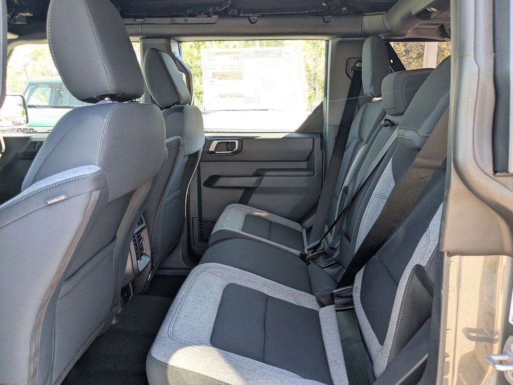 2025 Ford Bronco Base photo 13