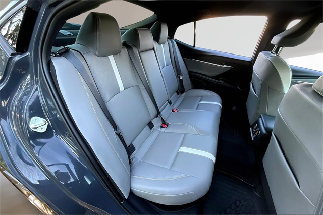 2025 Toyota Camry SE photo 26
