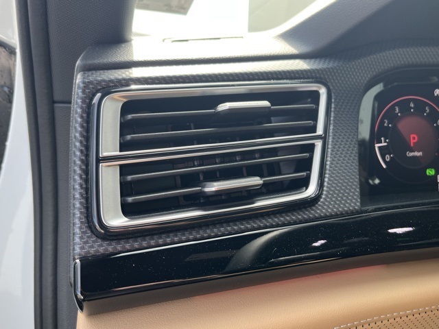 2025 Volkswagen Atlas Cross Sport SEL R-Line photo 32