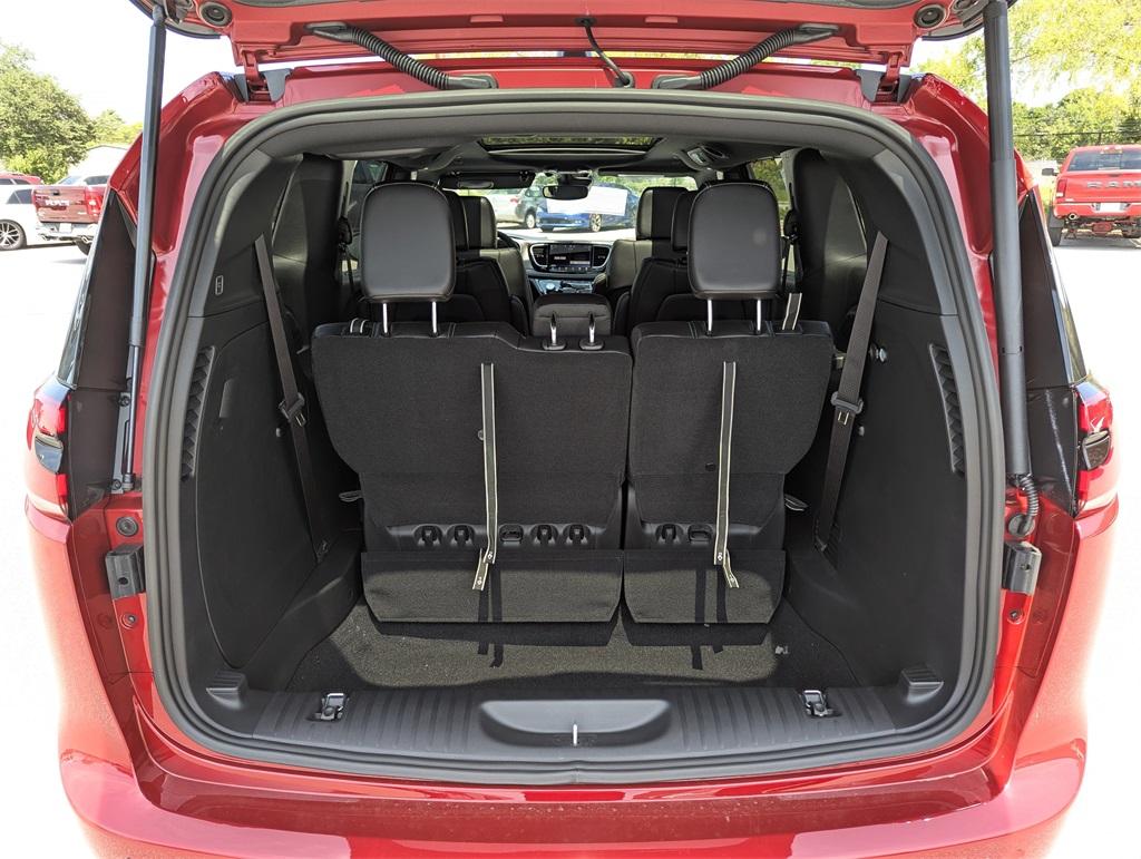 2026 Chrysler Pacifica photo 30