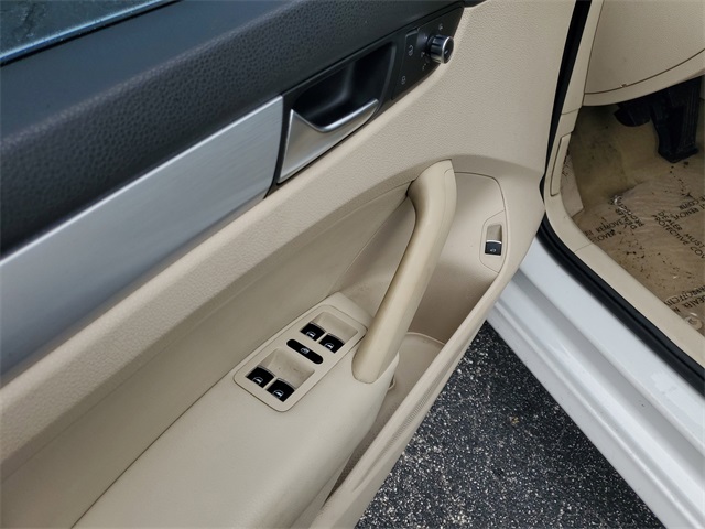 2012 Volkswagen Passat SE photo 7
