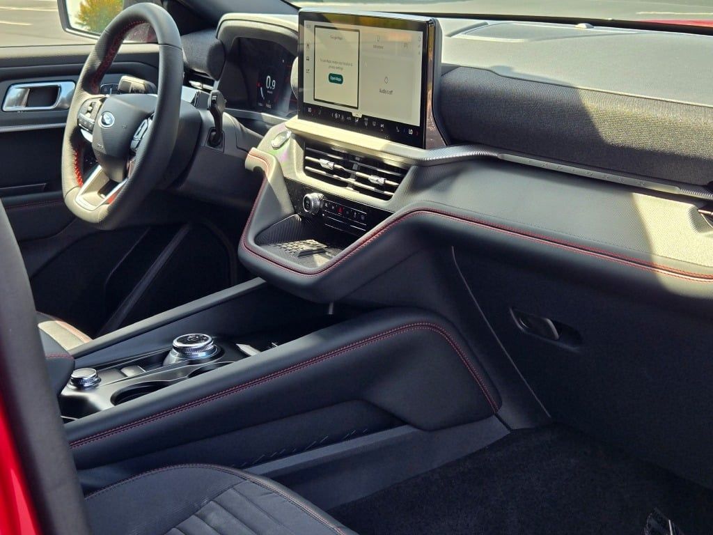 2025 Ford Explorer ST-Line photo 7
