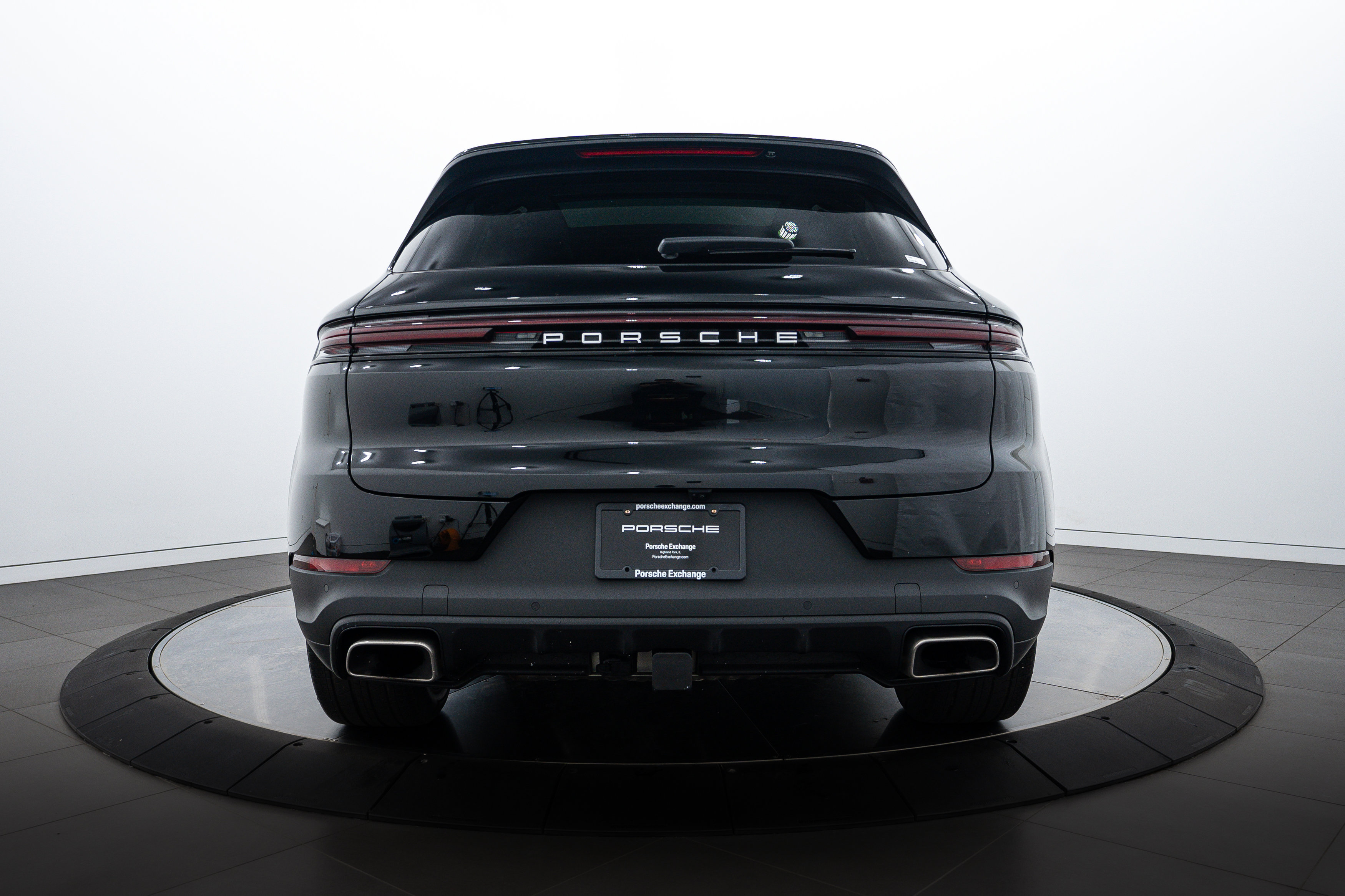 2025 Porsche Cayenne photo 4