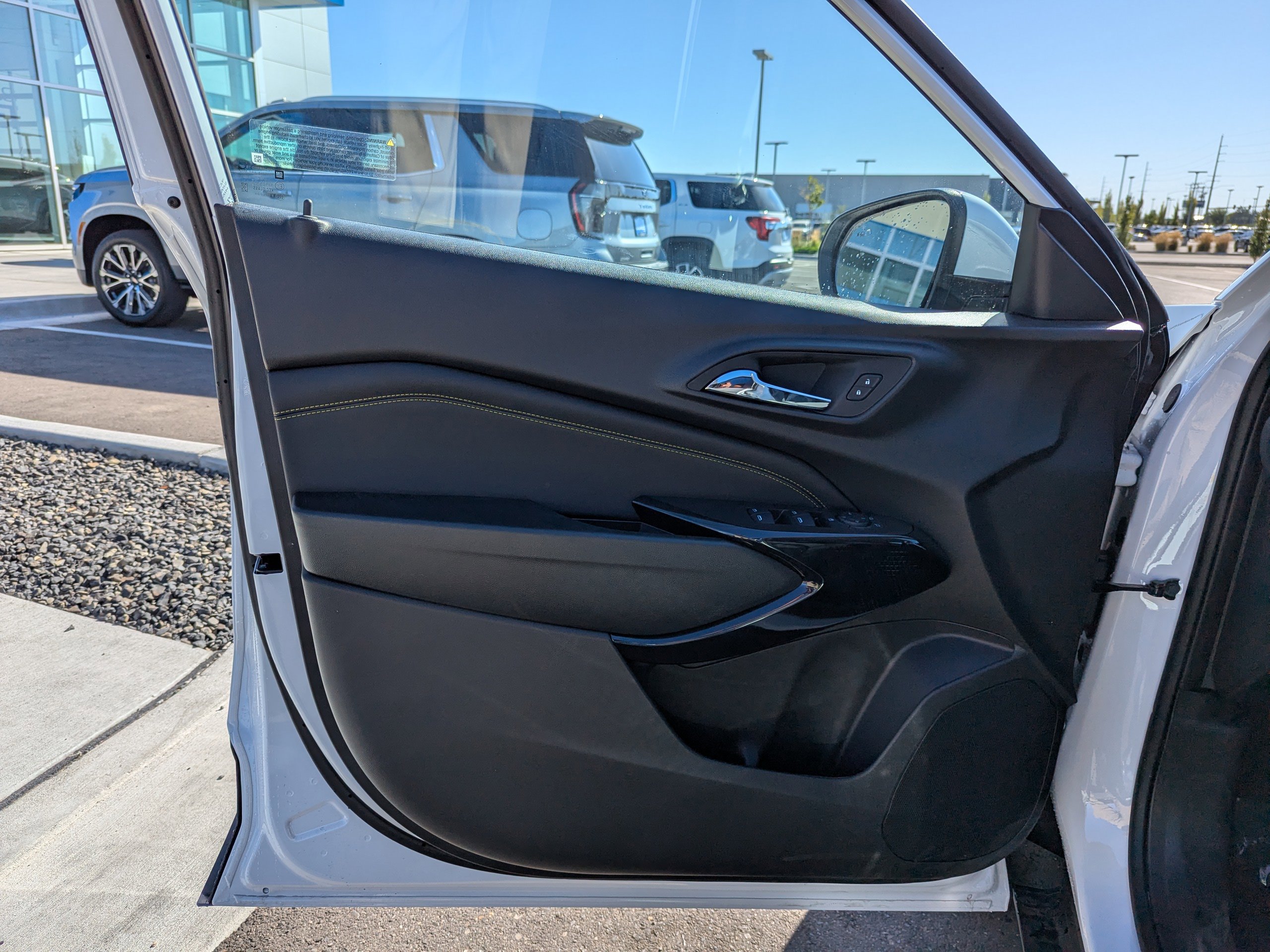 2025 Chevrolet Trax LT photo 6