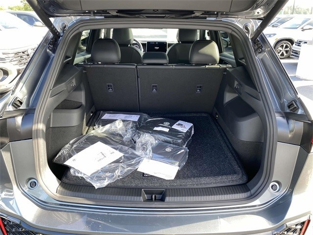 2025 Volkswagen Tiguan SE R-Line Black photo 5