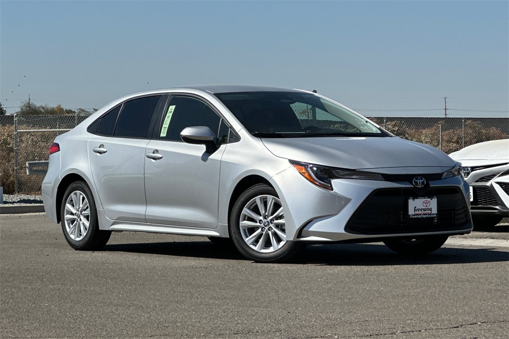 2025 Toyota Corolla LE photo 2
