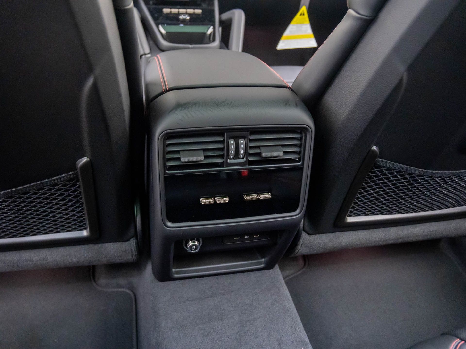 2025 Porsche Cayenne E-Hybrid Turbo photo 17