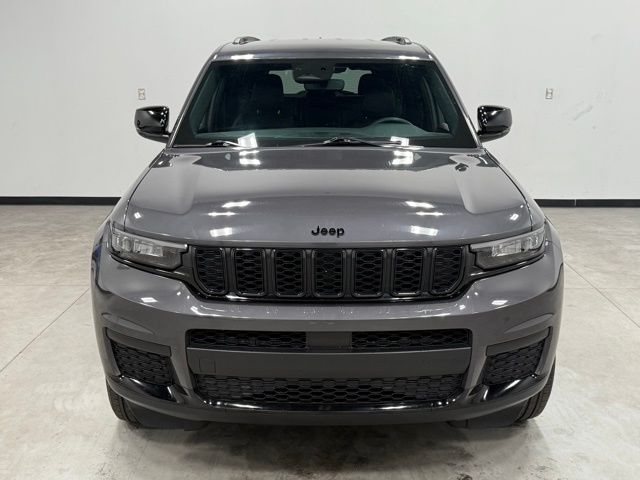 2024 Jeep Grand Cherokee Altitude photo 3