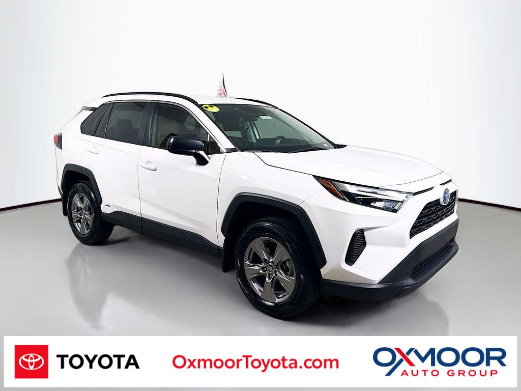 2024 Toyota RAV4 LE's photo