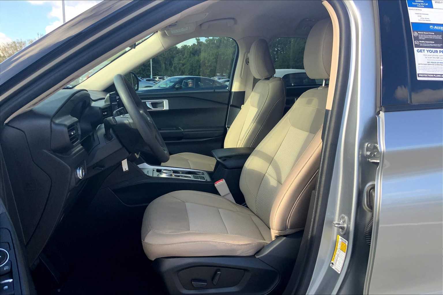 2022 Ford Explorer Base photo 6