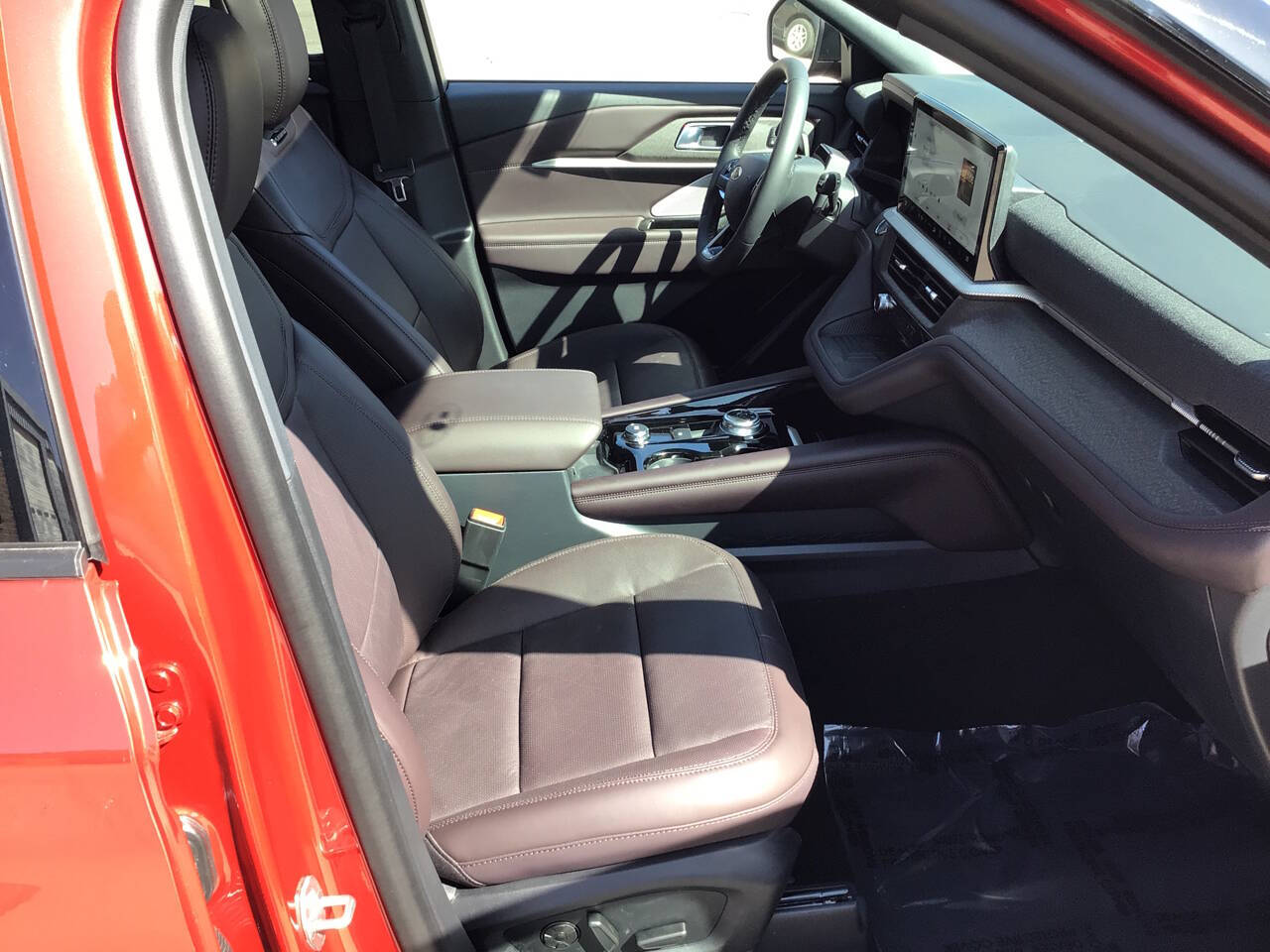 2025 Ford Explorer Platinum photo 14