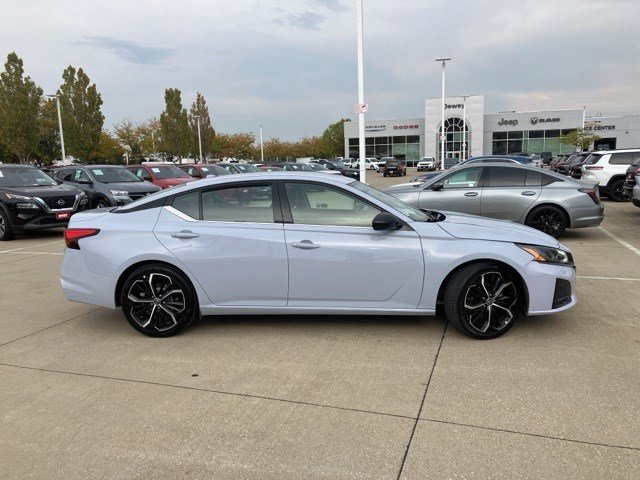 2023 Nissan Altima 2.5 SR photo 4