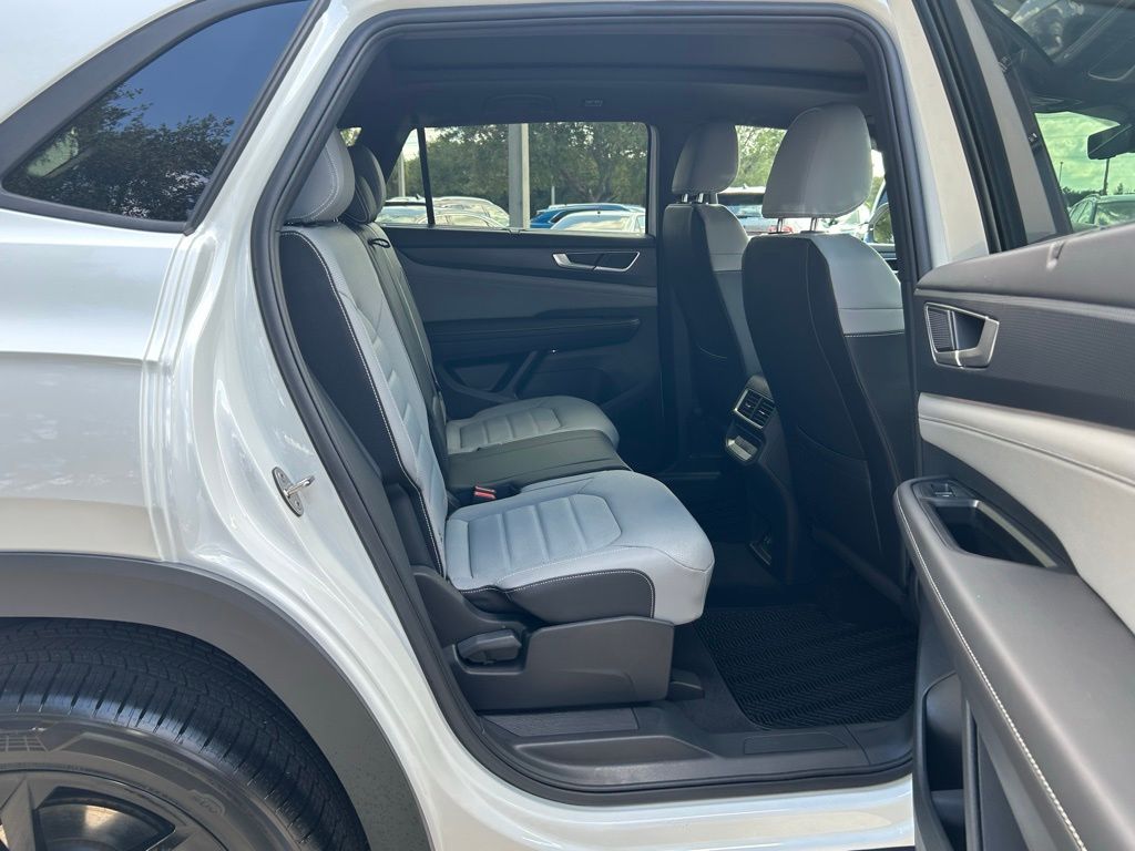 2026 Volkswagen Atlas Cross Sport SEL R-Line photo 35