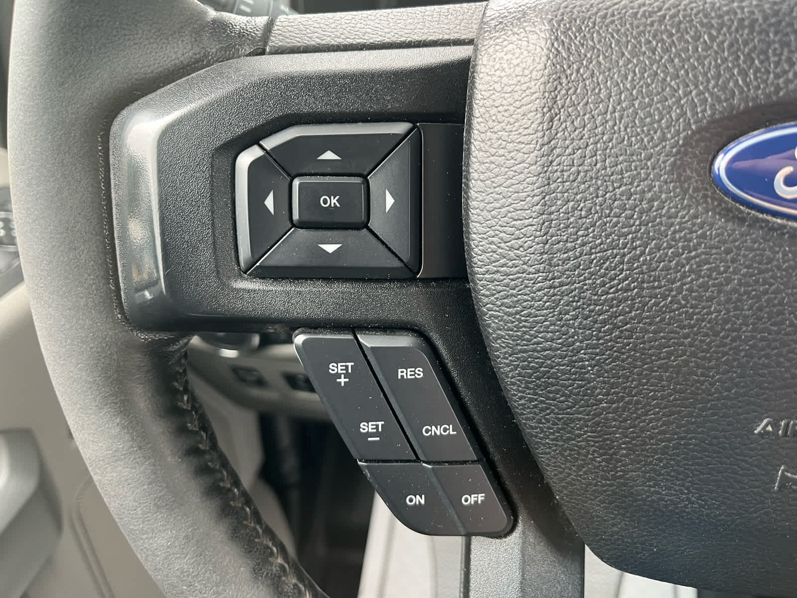 2017 Ford F-150 XLT photo 24