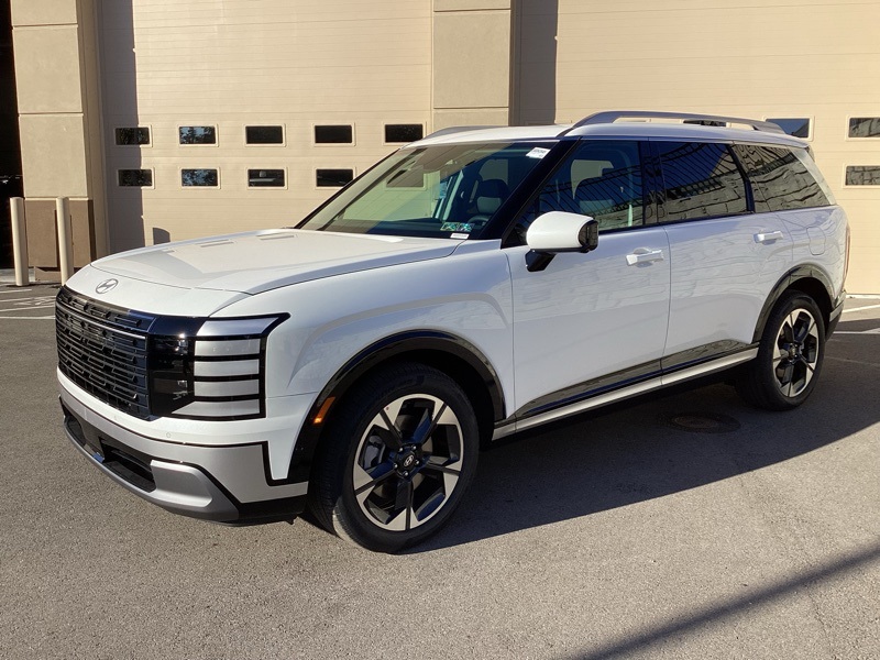 2026 Hyundai Palisade Limited photo 2