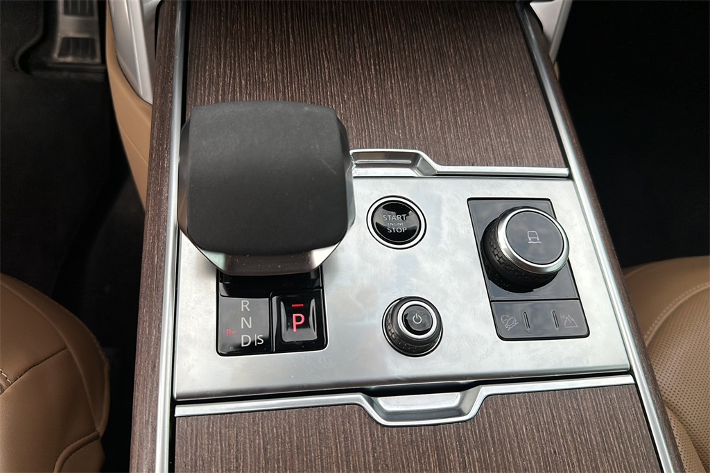 2023 Land Rover Range Rover SE photo 12