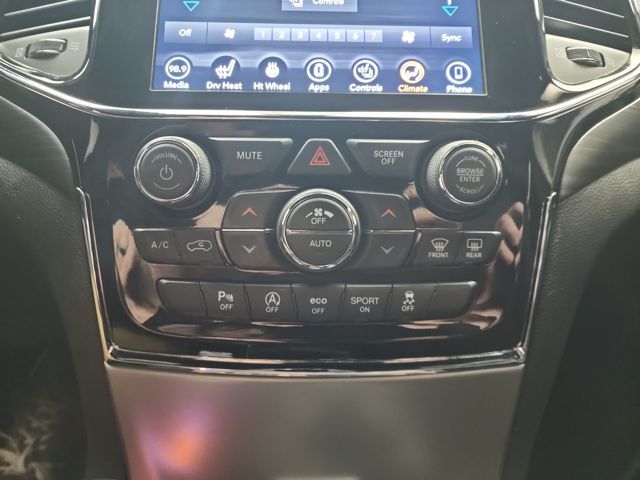 2021 Jeep Grand Cherokee Laredo X photo 23