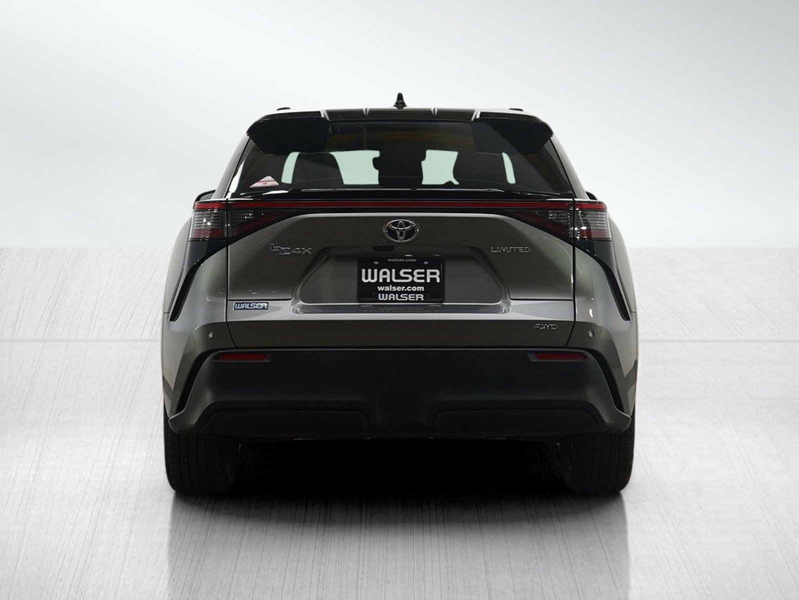 2023 Toyota bZ4X XLE photo 4