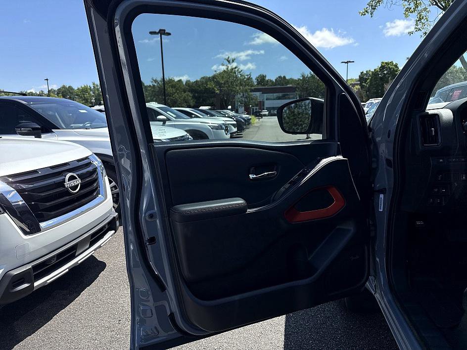2025 Nissan Frontier PRO-4X photo 7